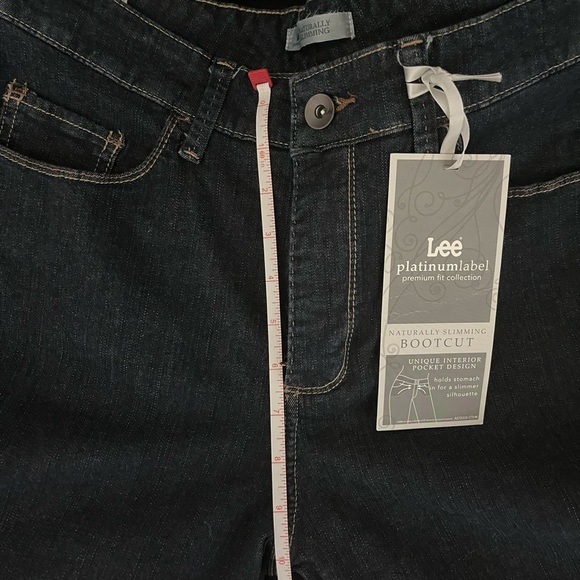 Women’s Lee Blue Relaxed Jeans with Wide Rolled Cuffs - Picture 9 of 10